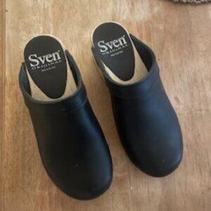 Hardly worn clogs US size 5